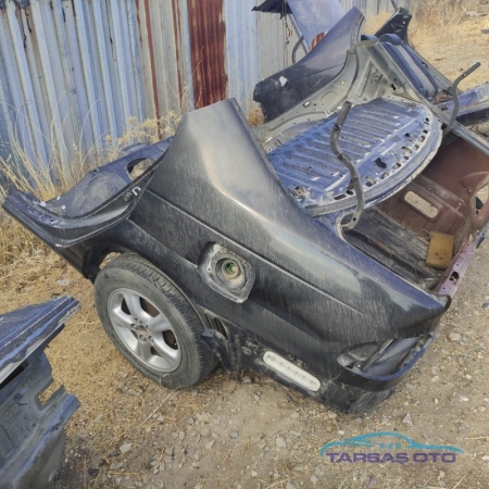 toyota Avensis 1998-2001 arka kesme arka çamurluk 
